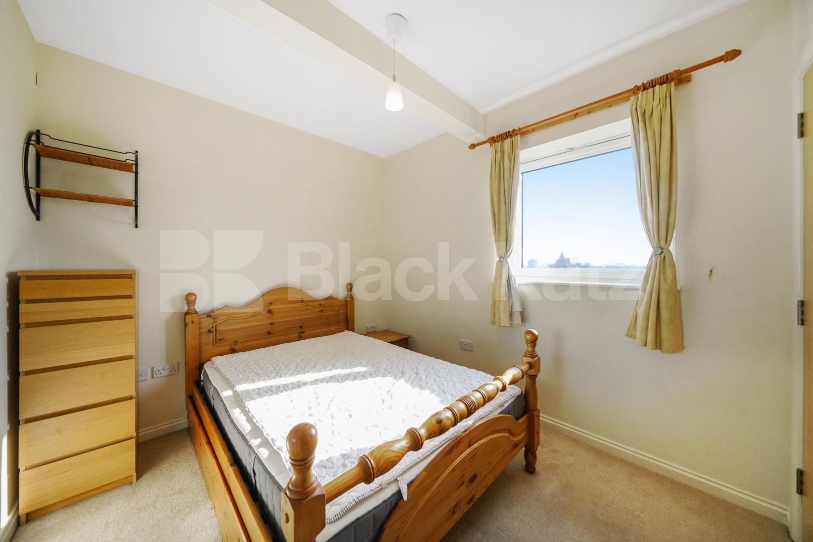 Superbly located penthouse, Inclusive of water rates & Parking Longstone Court Great Dover Steet, London Bridge